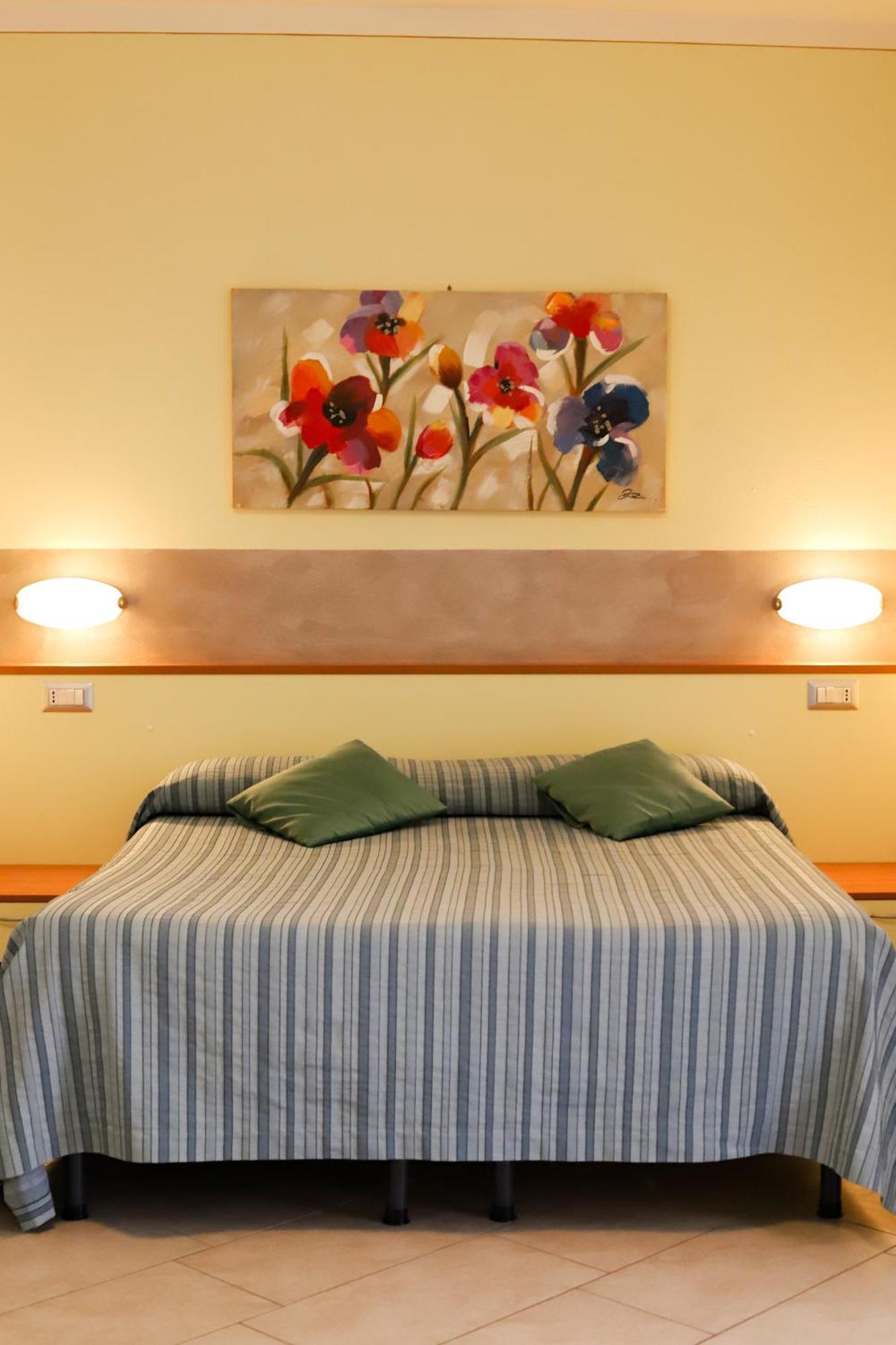 San Rocco Relais Aparthotel Soiano Del Lago Bagian luar foto
